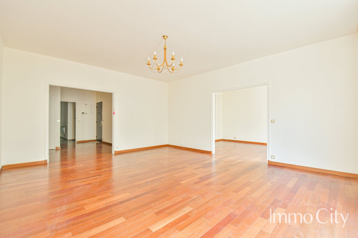 Location Appartement  2 pièces - 77.21m² 75116 Paris