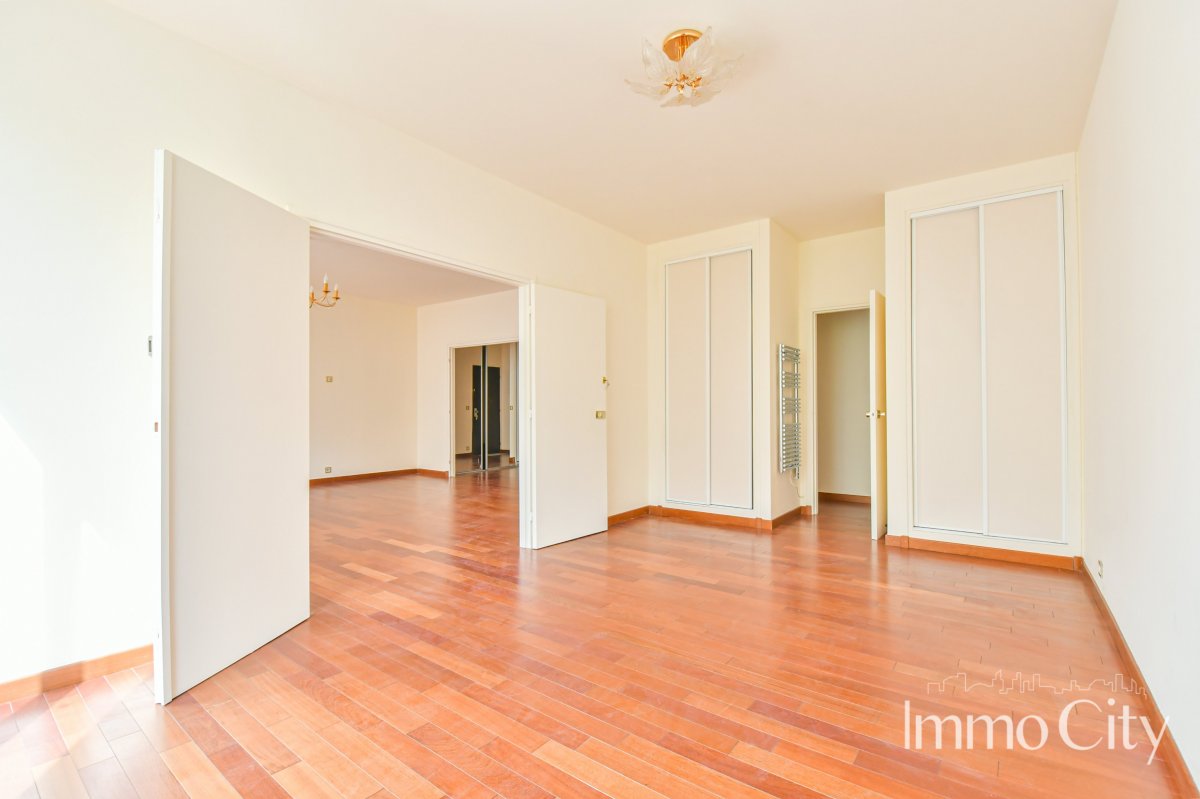 Location Appartement  2 pièces - 77.21m² 75116 Paris
