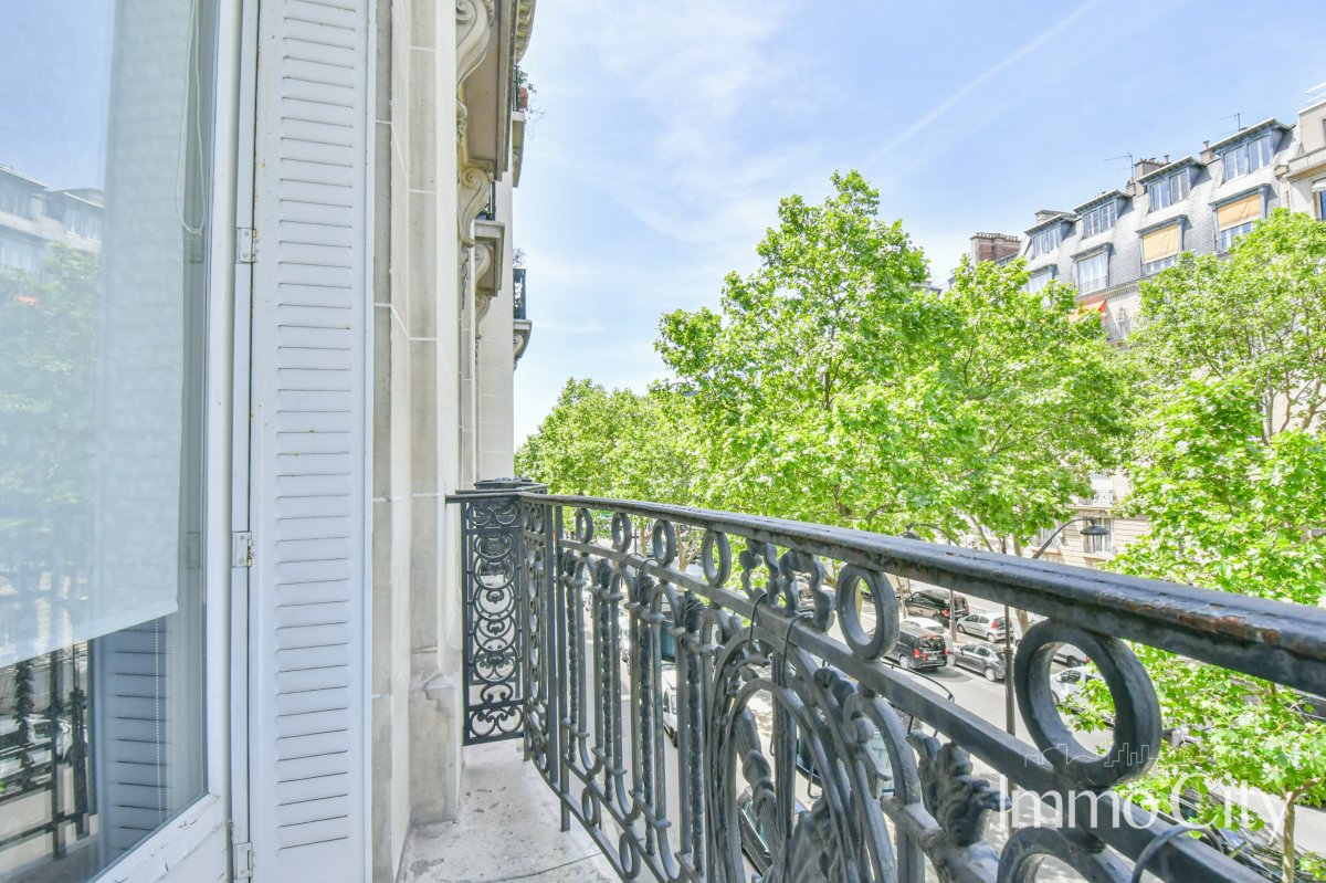 Location Appartement  2 pièces - 77.21m² 75116 Paris