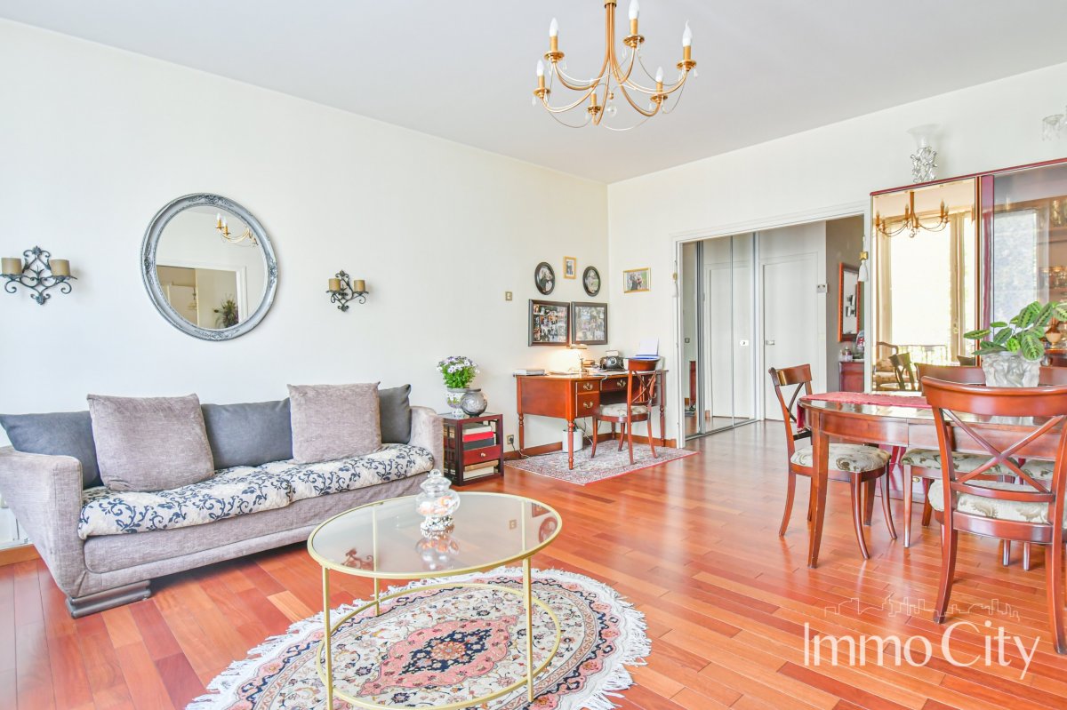 Location Appartement  2 pièces - 77.21m² 75116 Paris