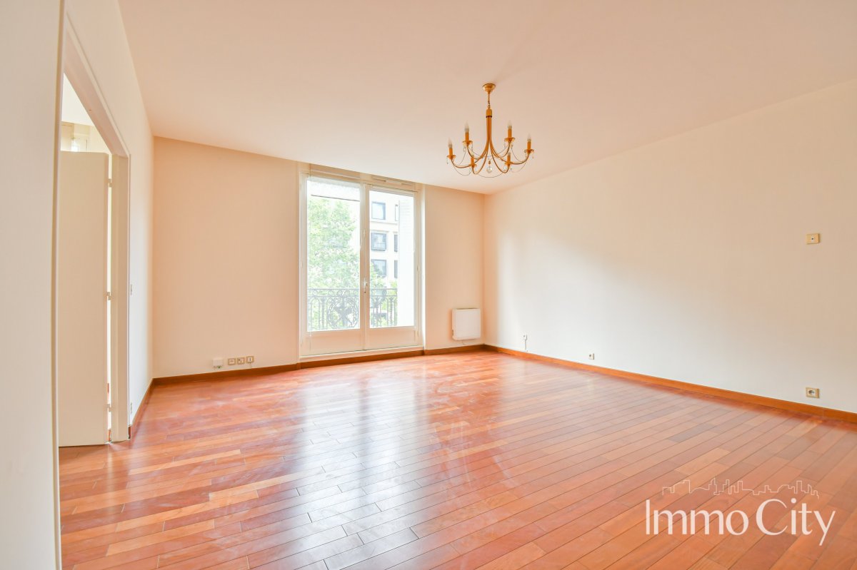 Location Appartement  2 pièces - 77.21m² 75116 Paris