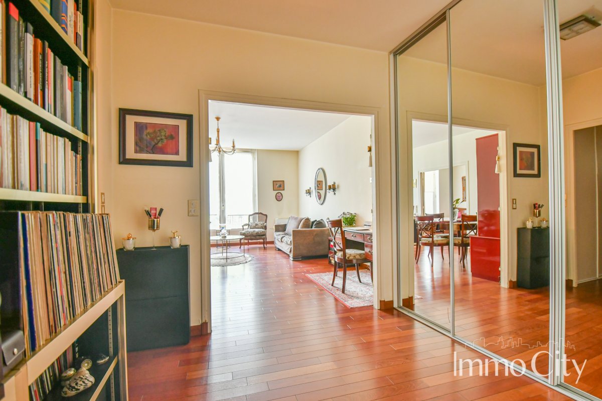 Location Appartement  2 pièces - 77.21m² 75116 Paris