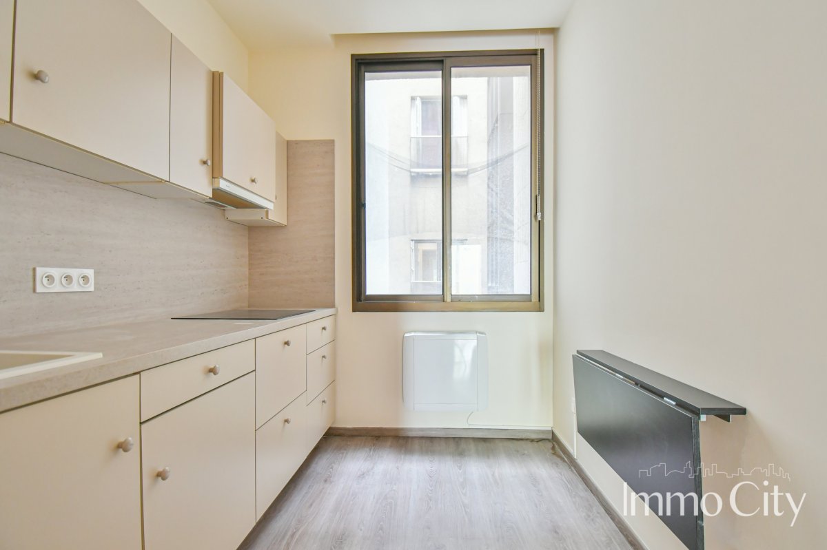 Location Appartement  2 pièces - 77.21m² 75116 Paris