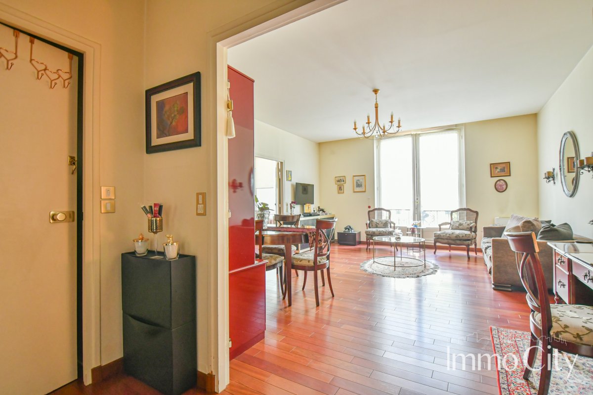 Location Appartement  2 pièces - 77.21m² 75116 Paris
