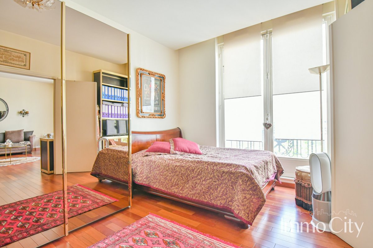 Location Appartement  2 pièces - 77.21m² 75116 Paris