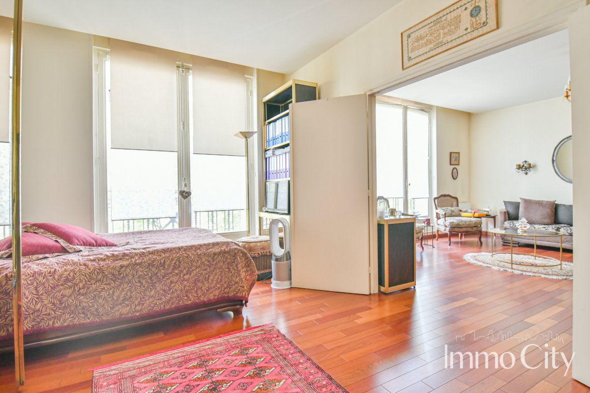 Location Appartement  2 pièces - 77.21m² 75116 Paris