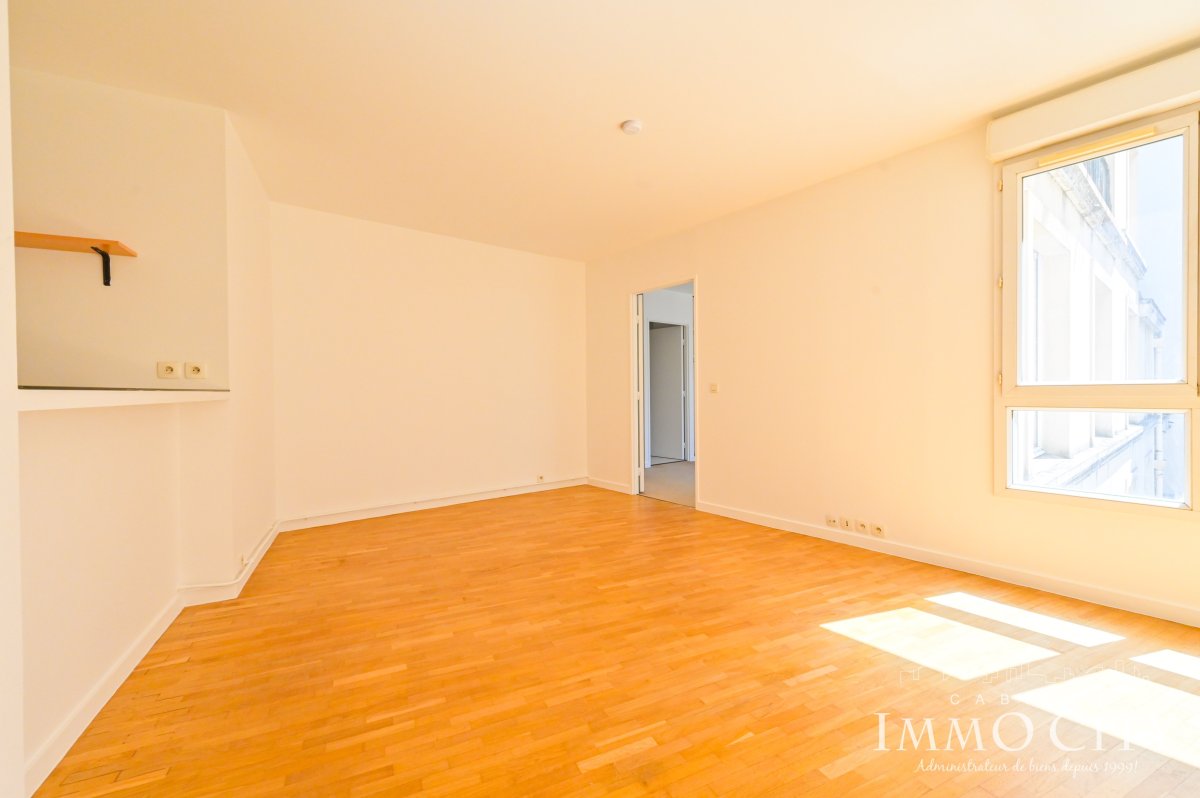Location Appartement  2 pièces - 43.55m² 75017 Paris