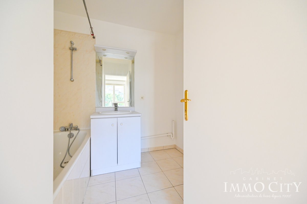 Location Appartement  2 pièces - 43.55m² 75017 Paris