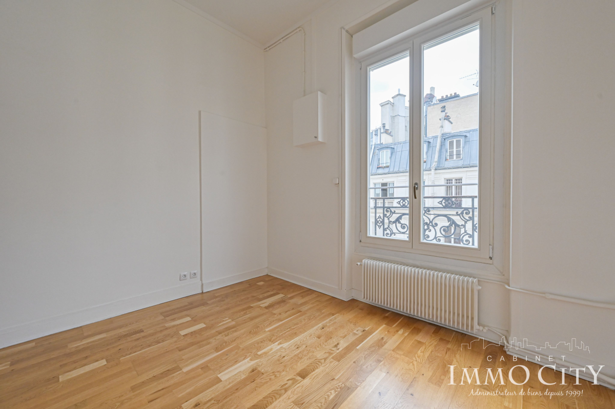 Location Appartement  2 pièces - 47m² 75008 Paris