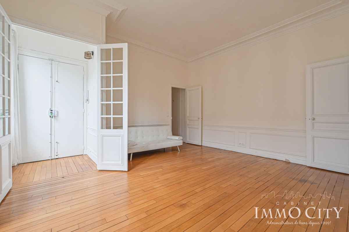 Location Appartement  2 pièces - 47m² 75008 Paris