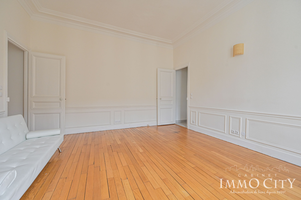 Location Appartement  2 pièces - 47m² 75008 Paris