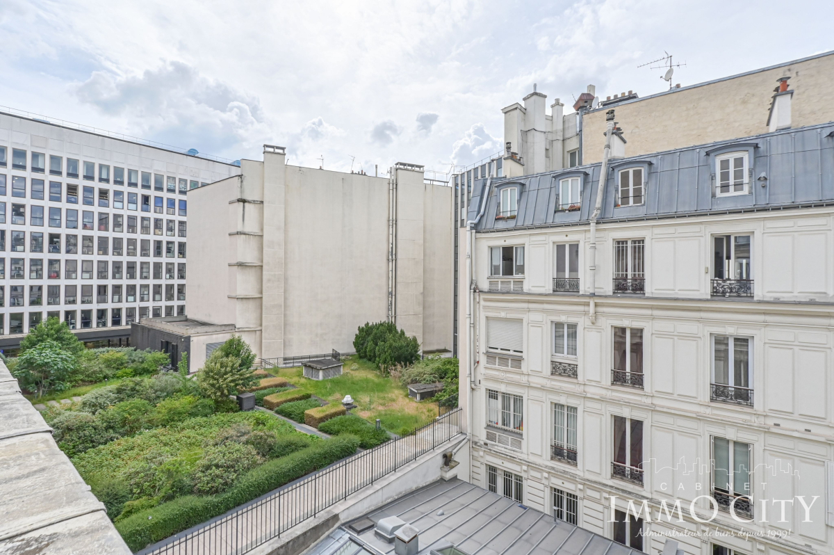 Location Appartement  2 pièces - 47m² 75008 Paris