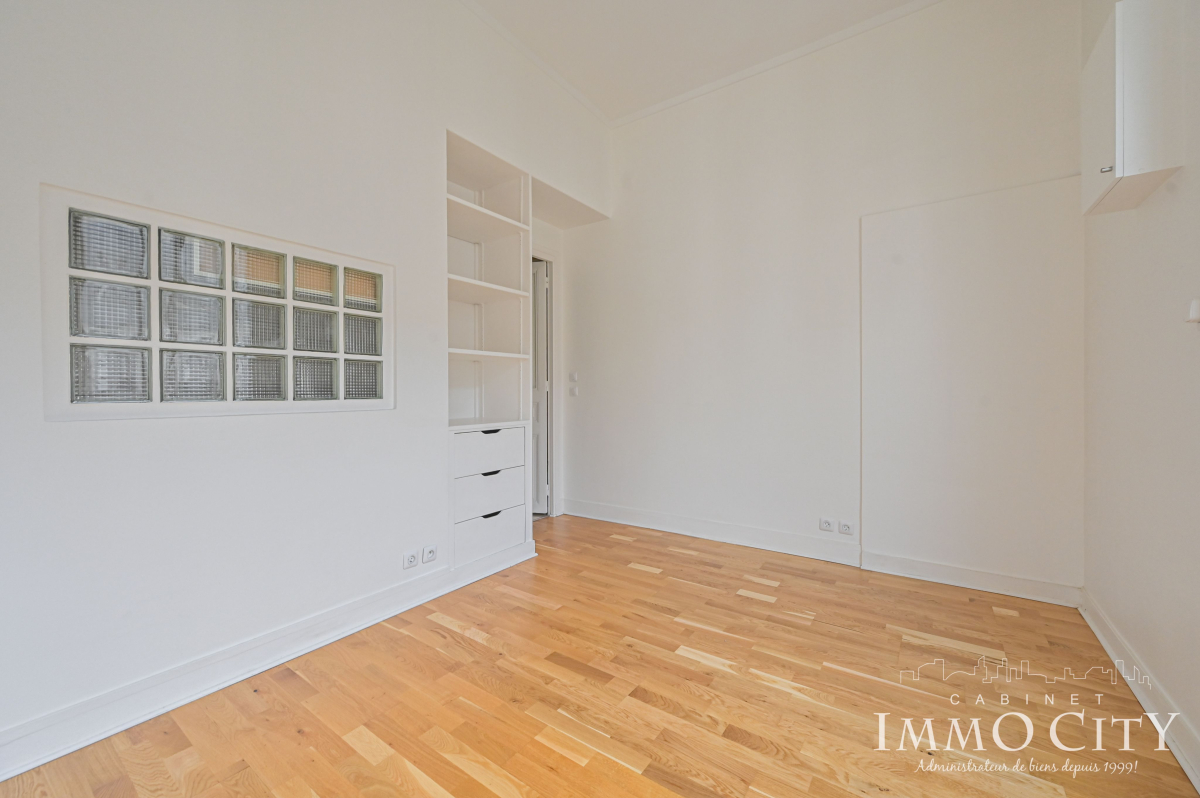 Location Appartement  2 pièces - 47m² 75008 Paris
