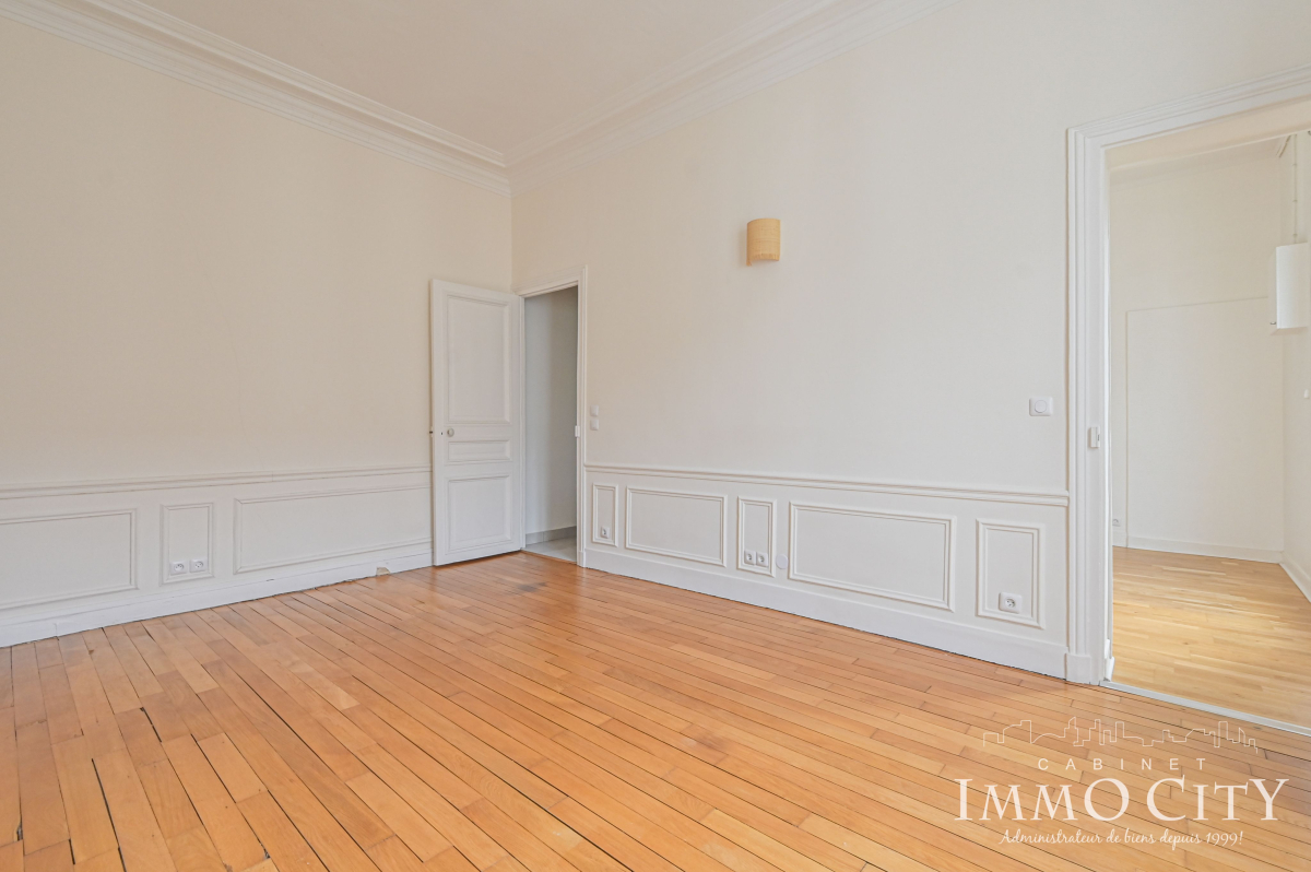 Location Appartement  2 pièces - 47m² 75008 Paris
