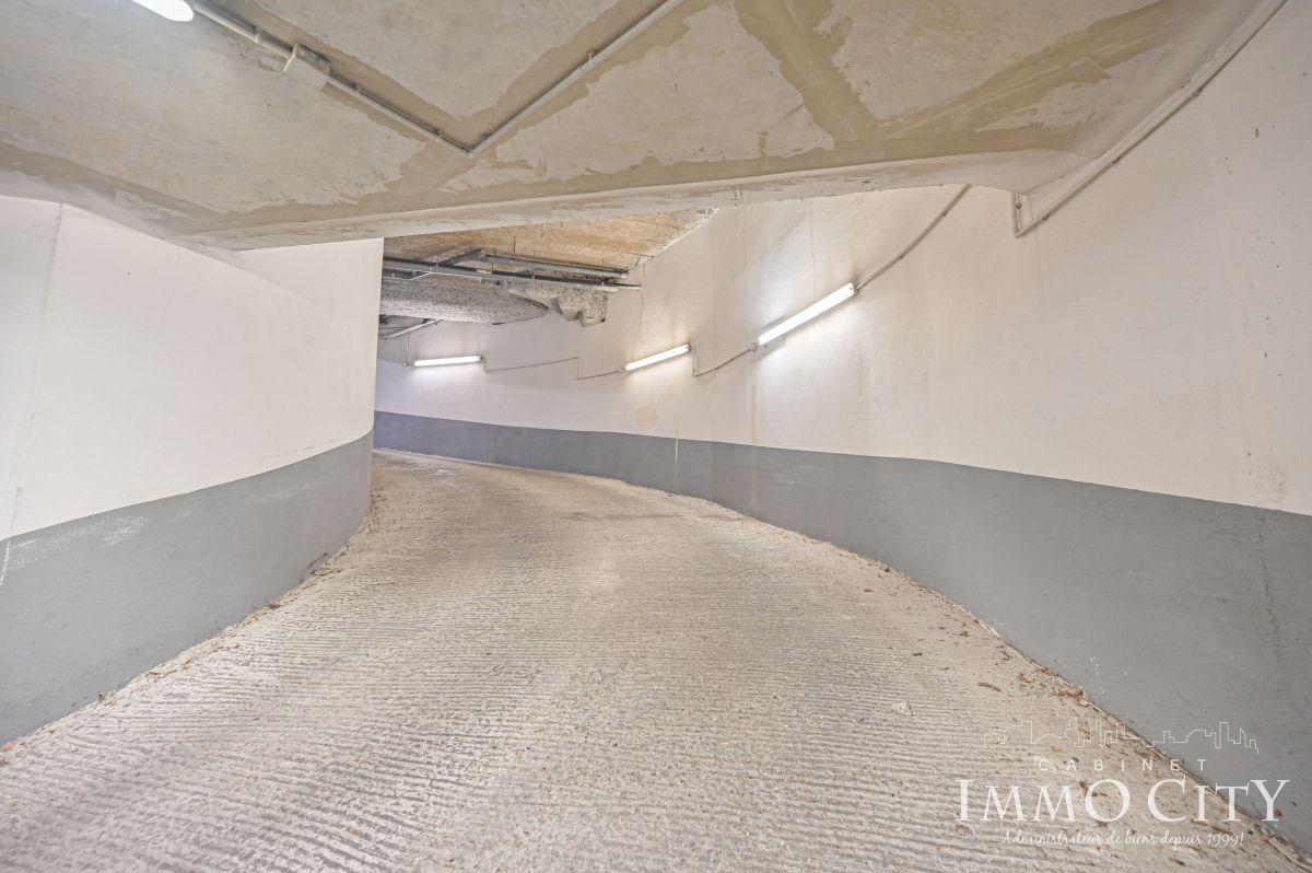Location Parking  - 0m² 75015 Paris