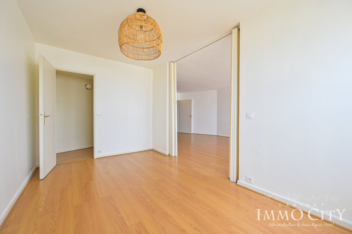 Location Appartement  4 pièces - 96.62m² 75015 Paris