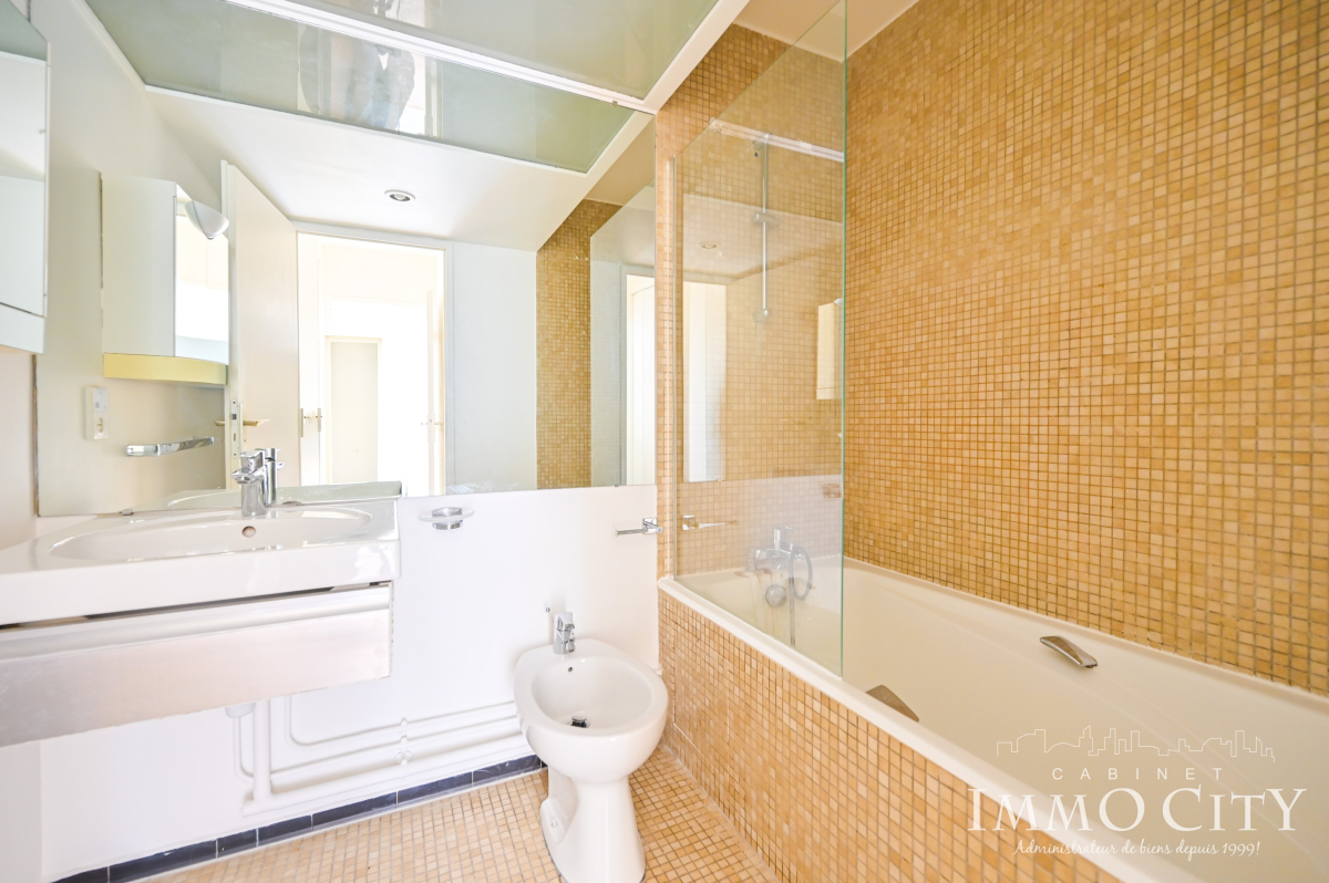 Location Appartement  4 pièces - 96.62m² 75015 Paris