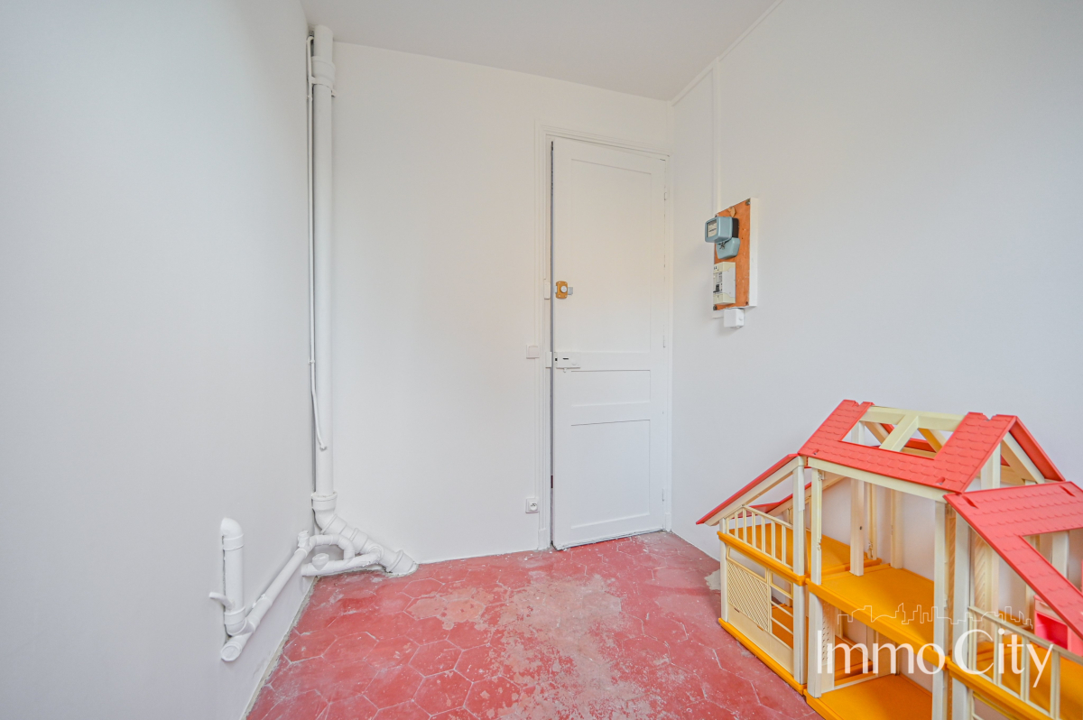 Vente Appartement  1 pièce (studio) - 7.08m² 75007 Paris