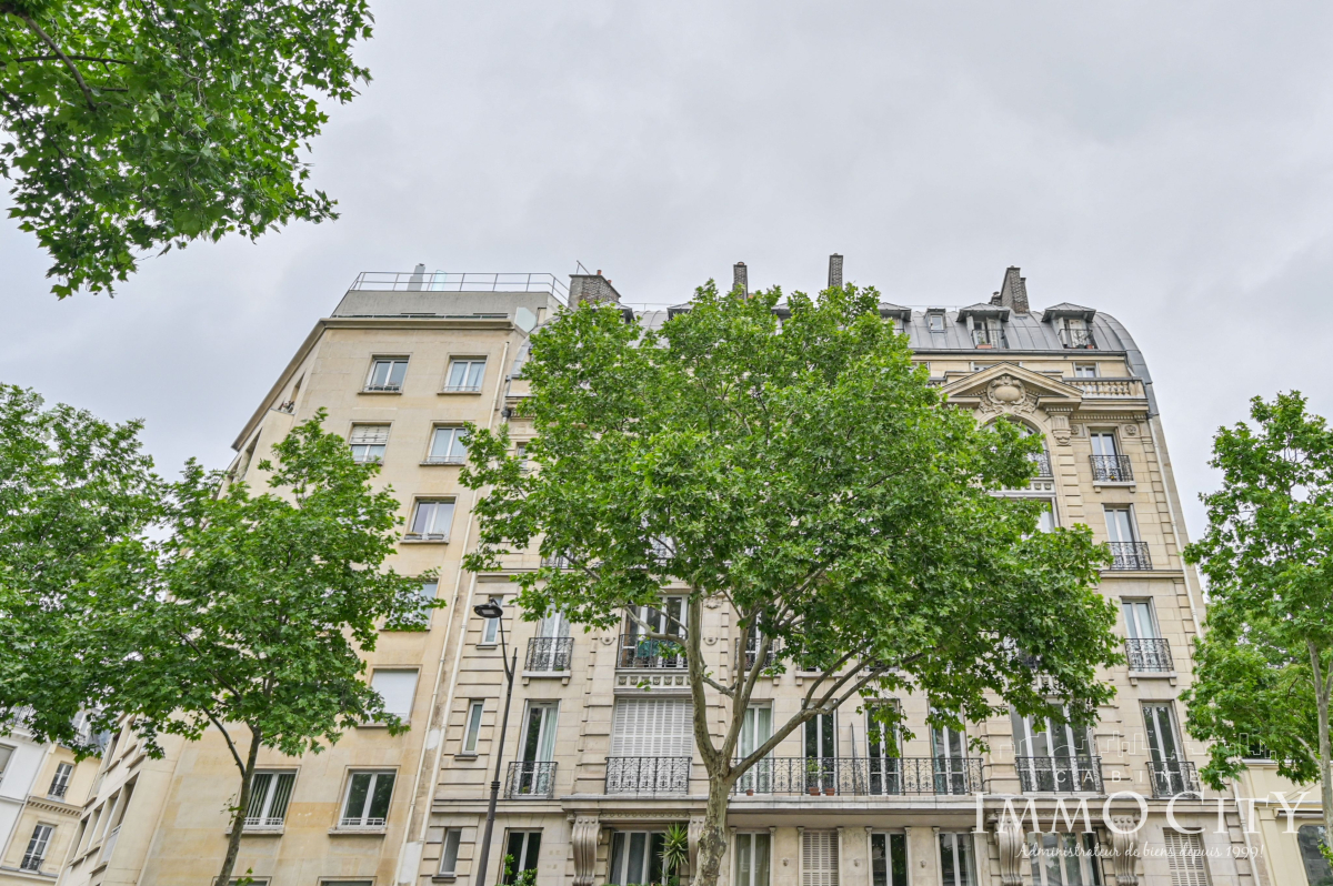 Location Appartement  3 pièces - 72.08m² 75006 Paris