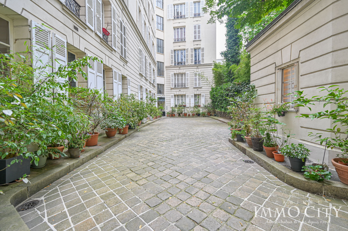 Location Appartement  3 pièces - 72.08m² 75006 Paris