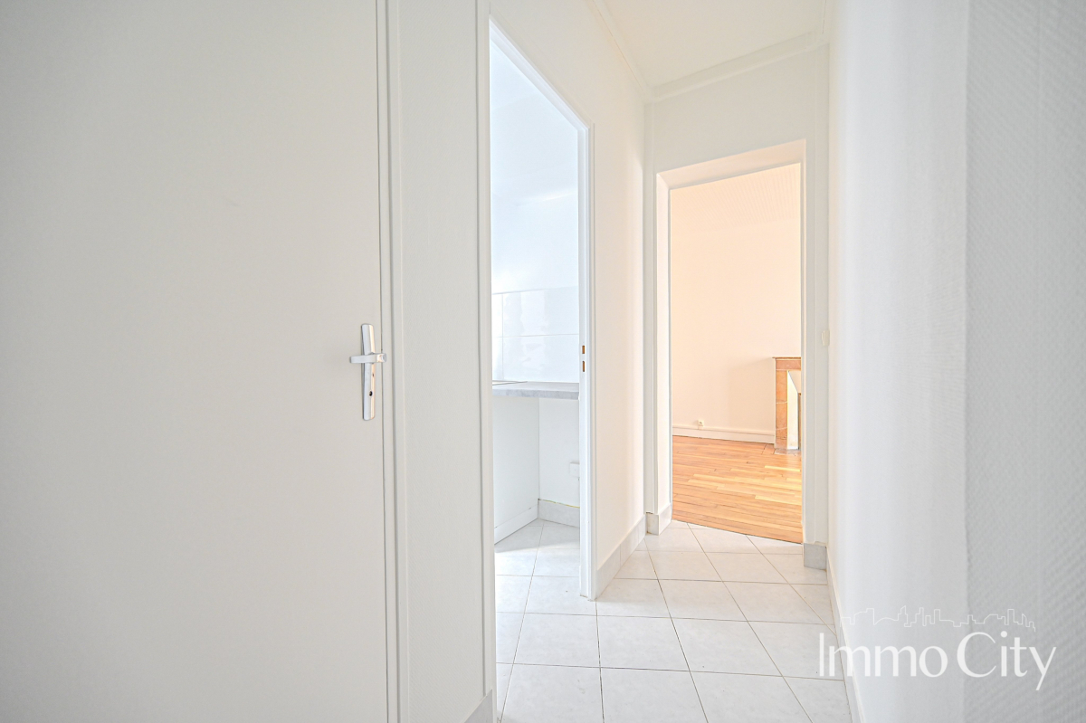 Location Appartement  2 pièces - 29.72m² 75017 Paris