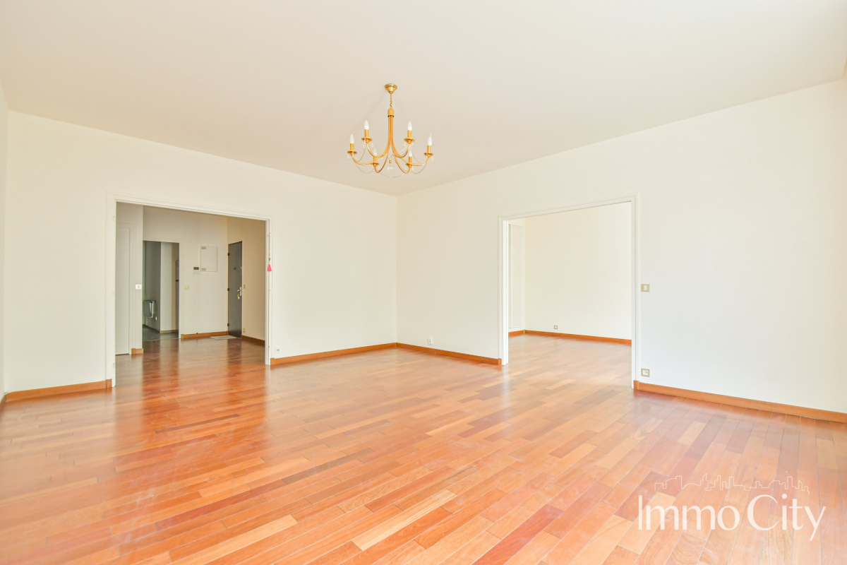 Location Appartement  2 pièces - 77.21m² 75116 Paris