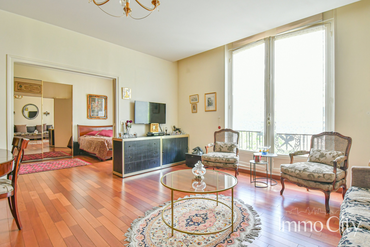 Location Appartement  2 pièces - 77.21m² 75116 Paris