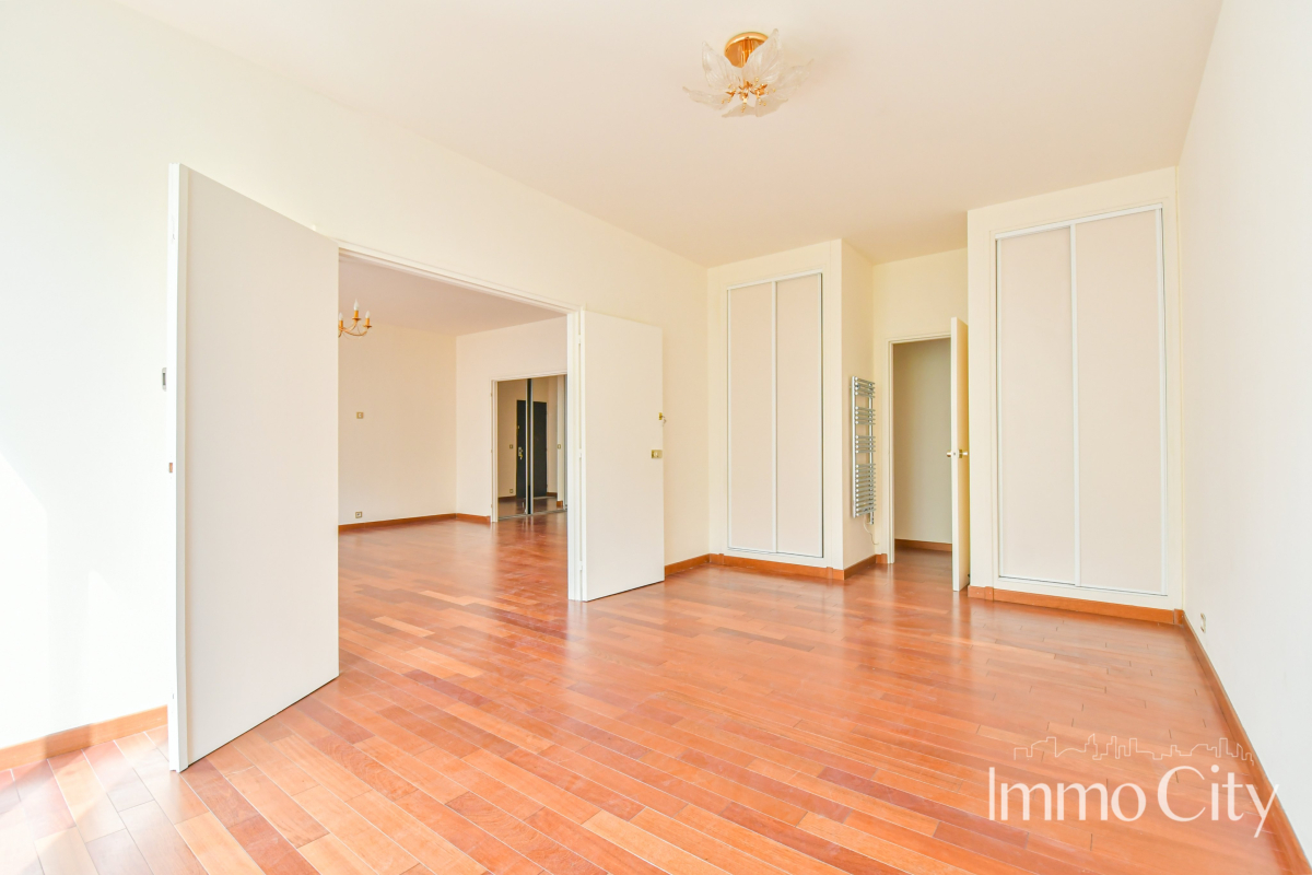 Location Appartement  2 pièces - 77.21m² 75116 Paris