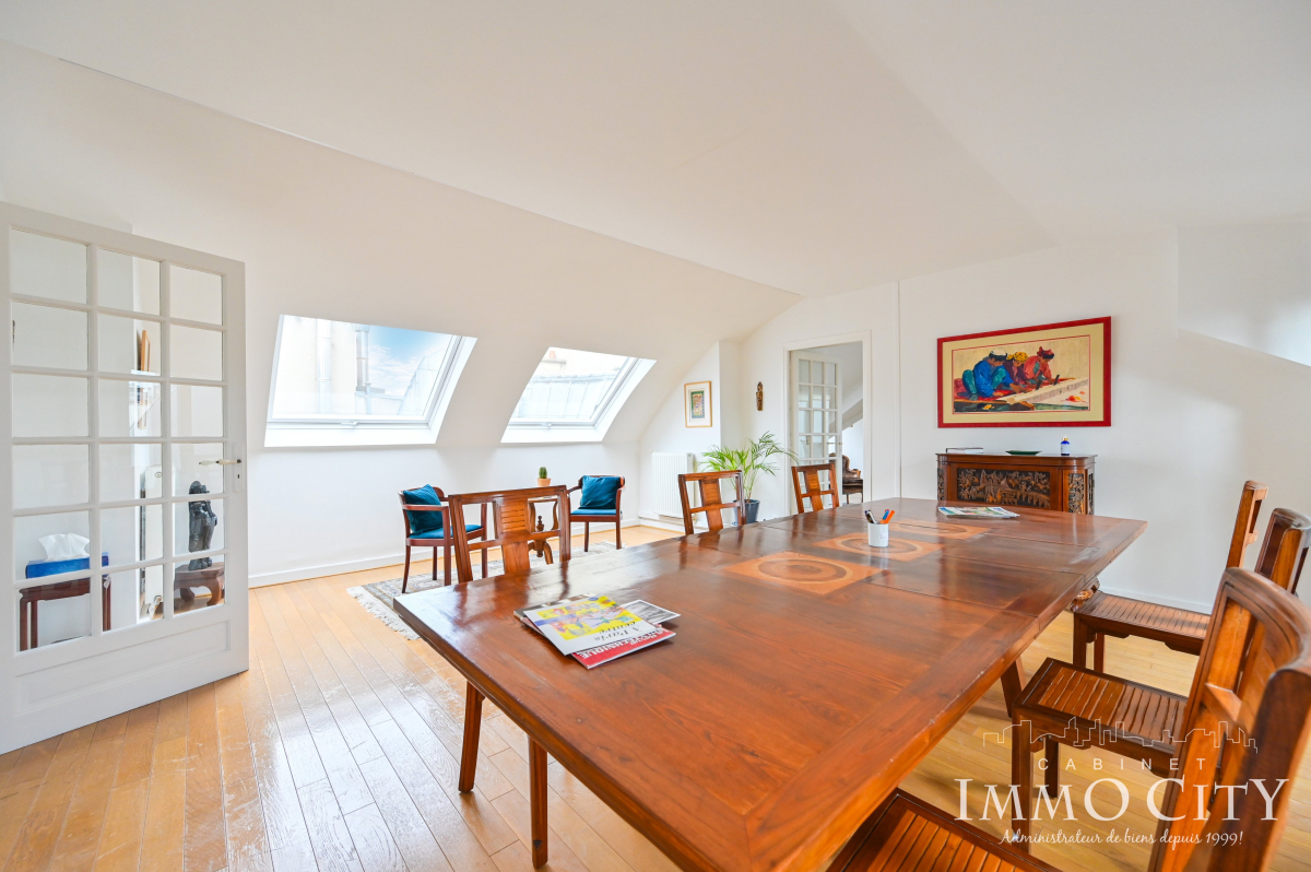 Location Bureau  6 pièces - 210m² 75002 Paris