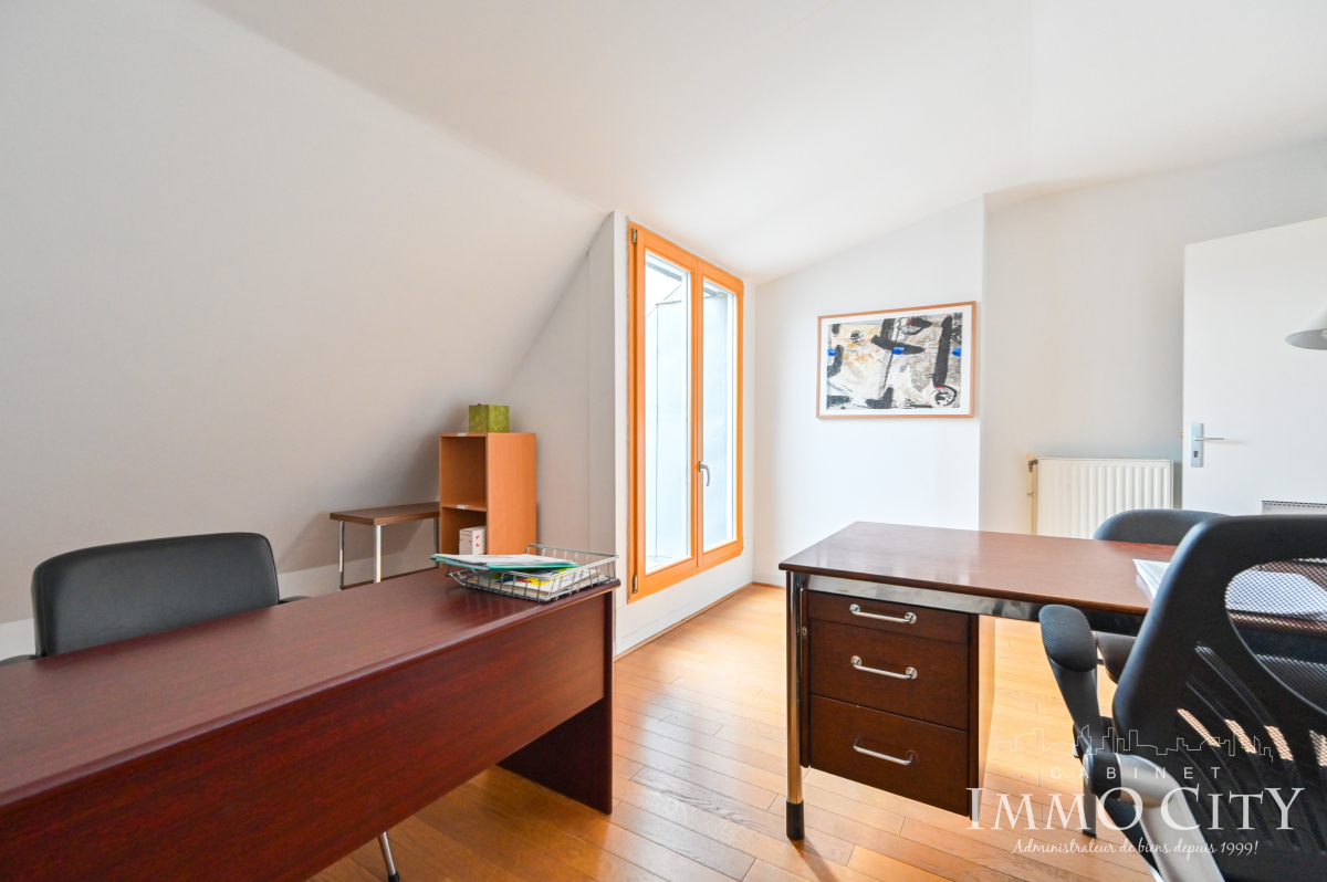 Location Bureau  6 pièces - 210m² 75002 Paris