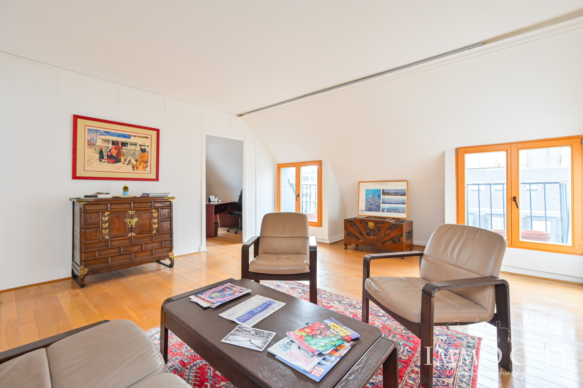Location Bureau  6 pièces - 210m² 75002 Paris