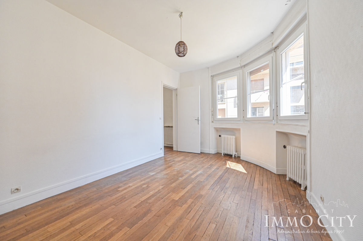 Location Appartement  4 pièces - 111.63m² 75015 Paris