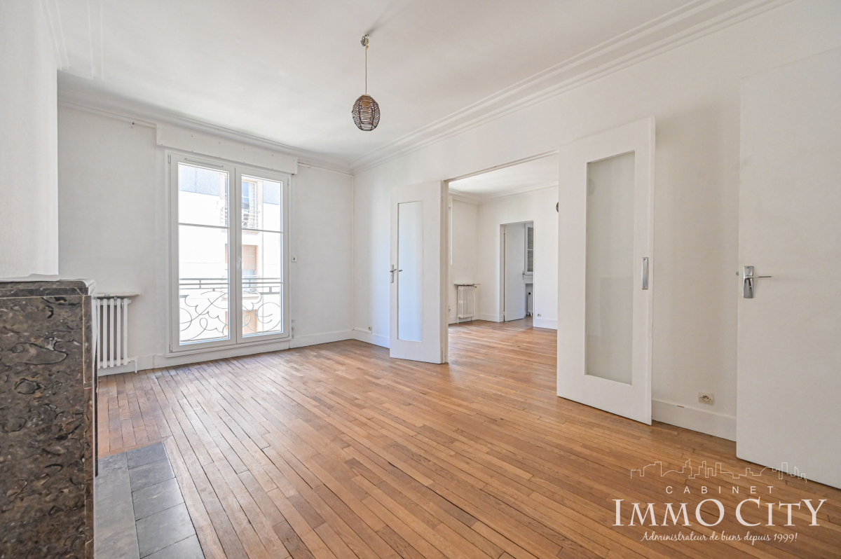Location Appartement  4 pièces - 111.63m² 75015 Paris