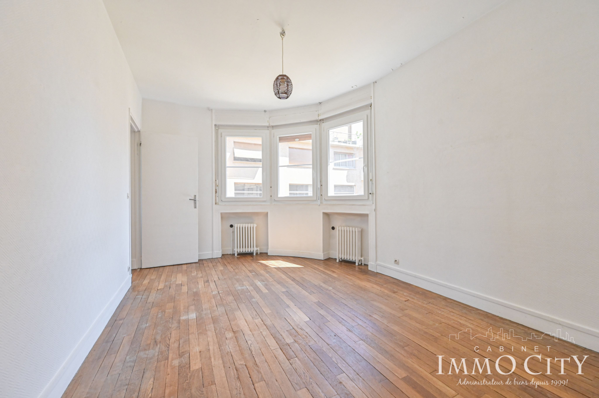 Location Appartement  4 pièces - 111.63m² 75015 Paris