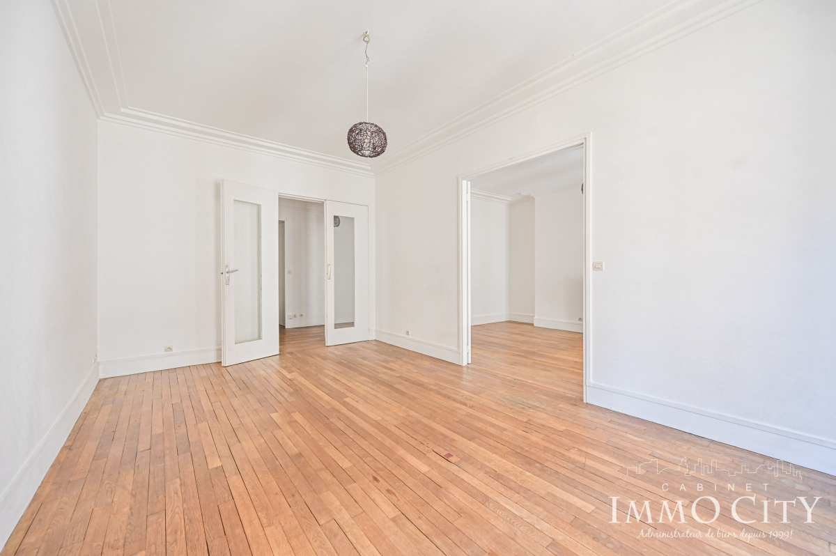Location Appartement  4 pièces - 111.63m² 75015 Paris