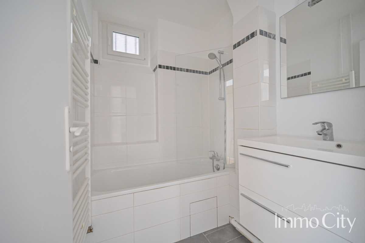 Location Appartement  4 pièces - 75m² 75014  Paris