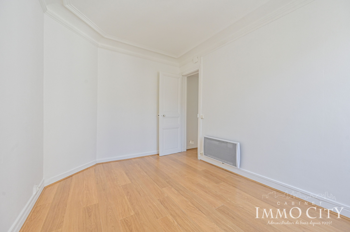 Location Appartement  2 pièces - 40m² 75008 Paris