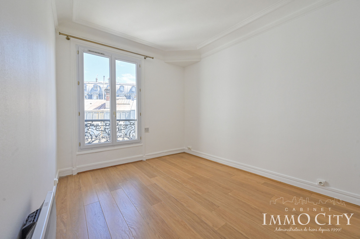 Location Appartement  2 pièces - 40m² 75008 Paris