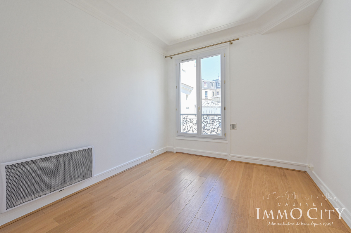 Location Appartement  2 pièces - 40m² 75008 Paris