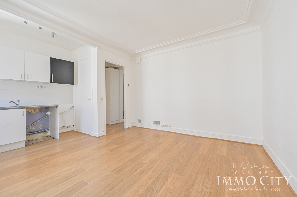 Location Appartement  2 pièces - 40m² 75008 Paris
