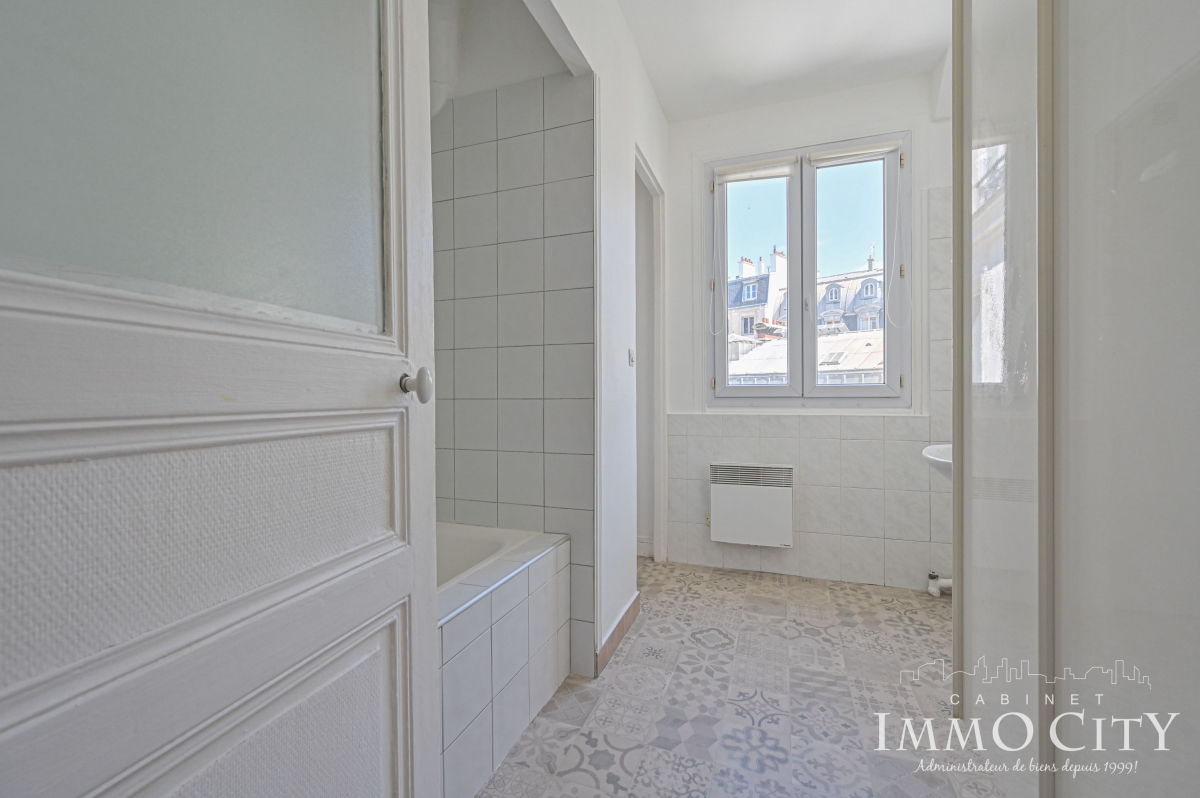 Location Appartement  2 pièces - 40m² 75008 Paris