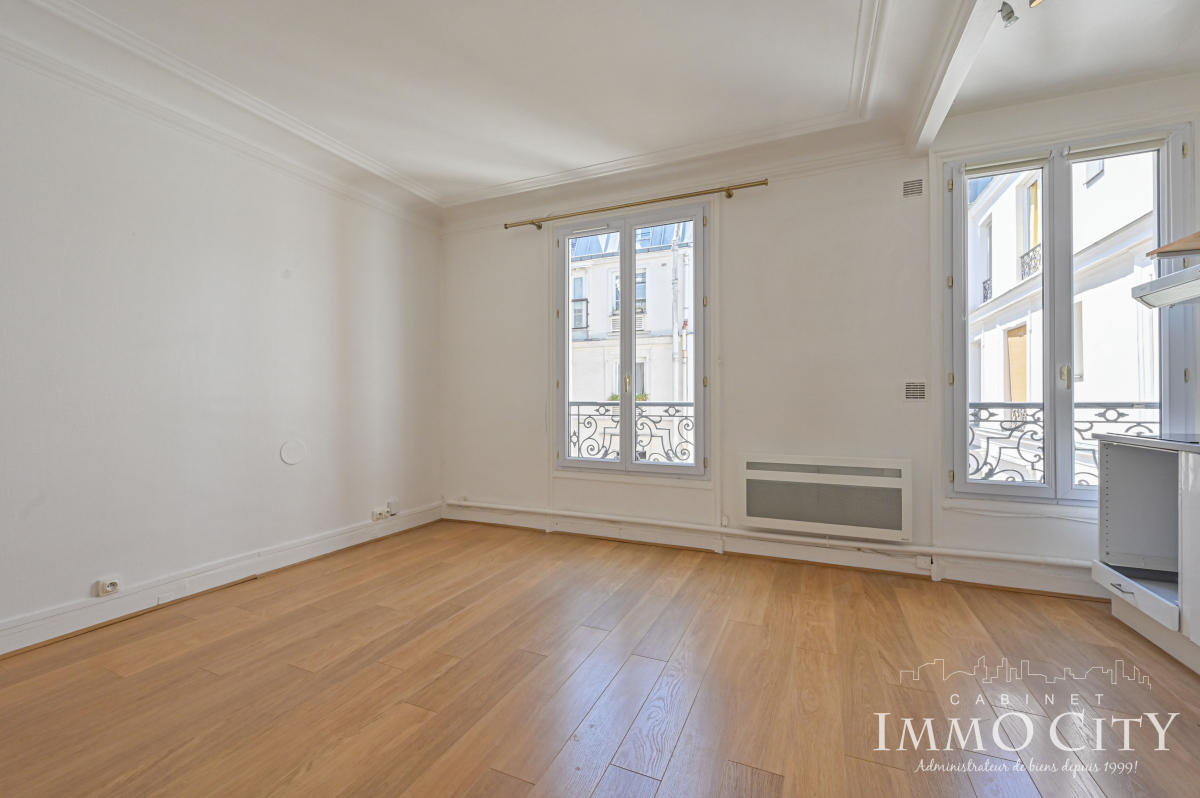 Location Appartement  2 pièces - 40m² 75008 Paris