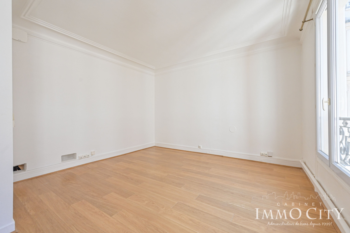 Location Appartement  2 pièces - 40m² 75008 Paris