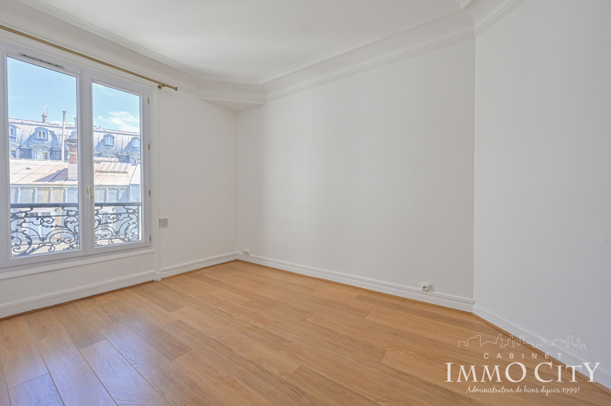 Location Appartement  2 pièces - 40m² 75008 Paris