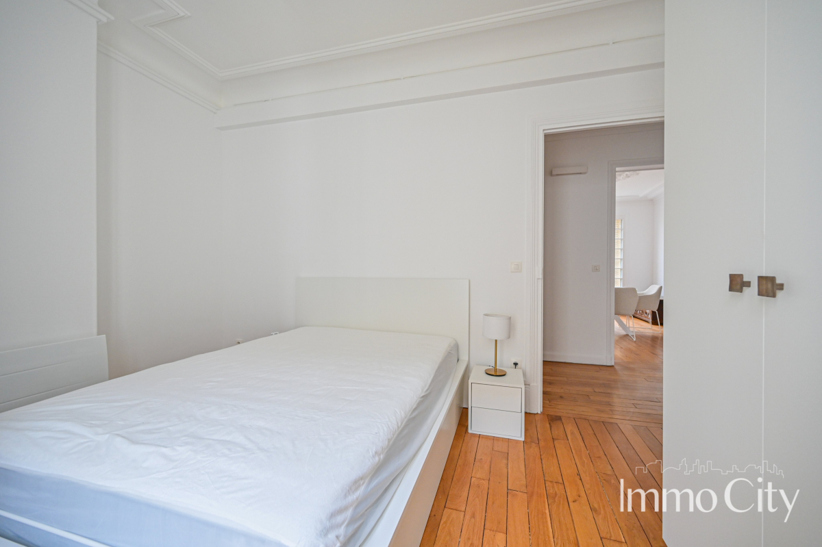 Location Appartement meublé 3 pièces - 57.97m² 75015 Paris