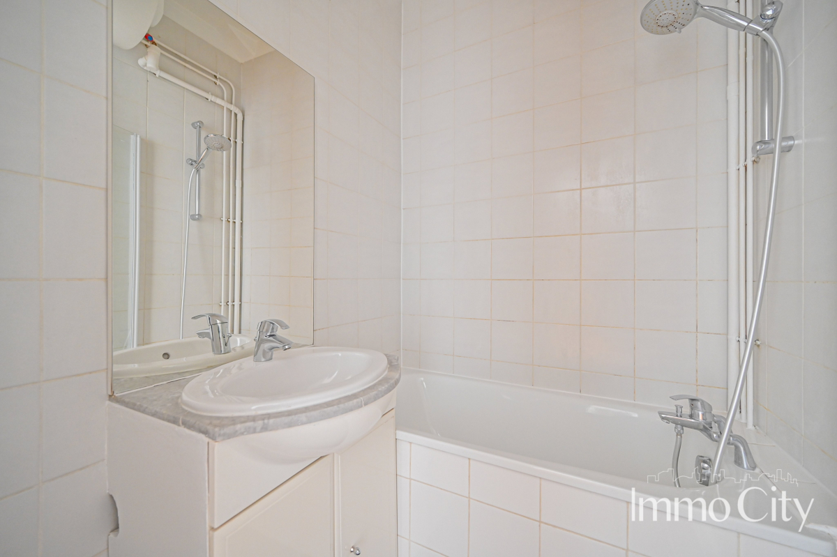 Location Appartement meublé 3 pièces - 57.97m² 75015 Paris