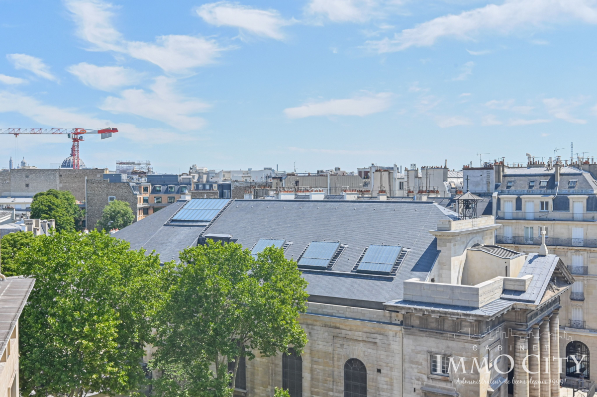 Location Appartement  2 pièces - 60.8m² 75008 Paris