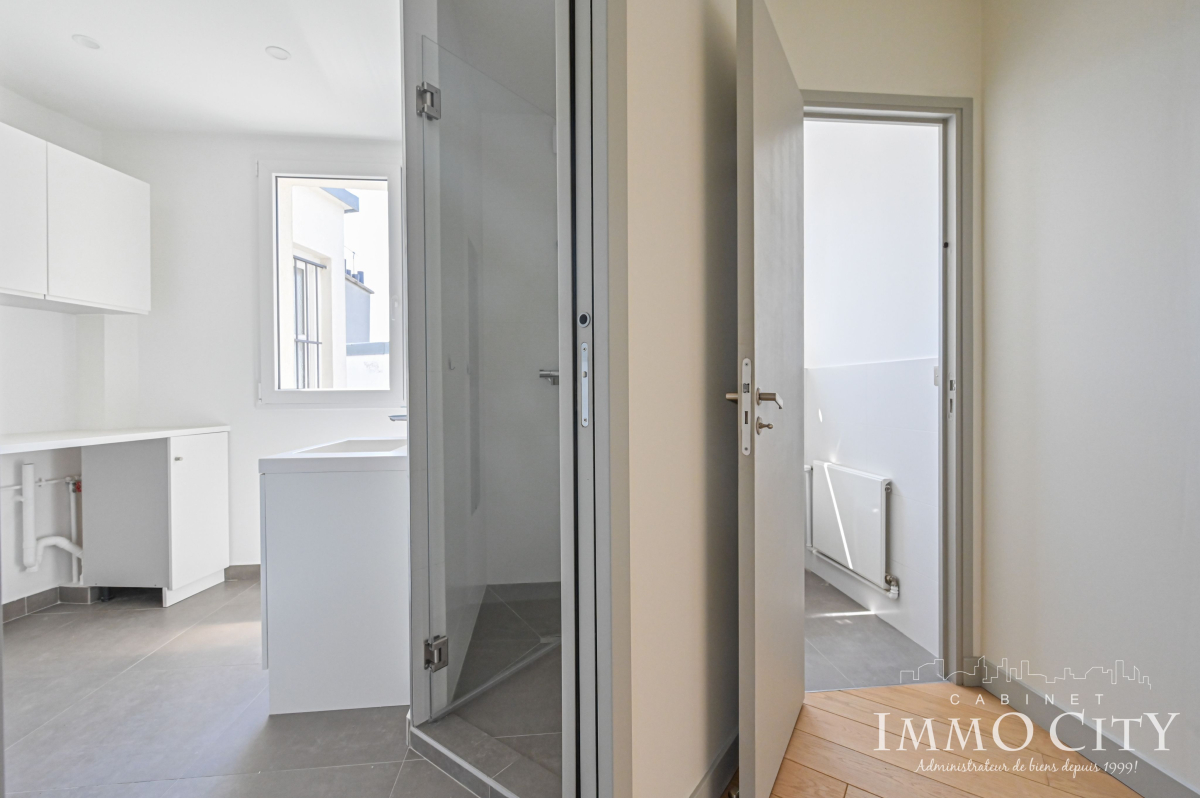 Location Appartement  2 pièces - 60.8m² 75008 Paris