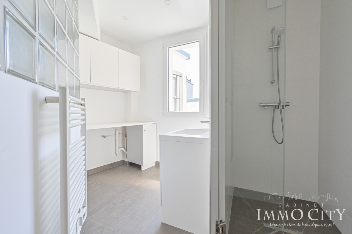 Location Appartement  2 pièces - 60.8m² 75008 Paris