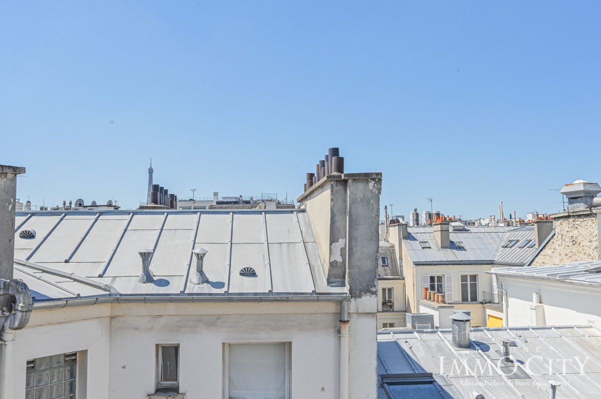 Location Appartement  2 pièces - 60.8m² 75008 Paris